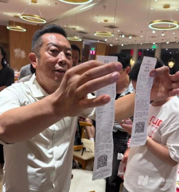 九龙证券配资 记者实探西贝后厨，厨师长谈罗永浩点的烤鱼：需门店二次切配等，不是加热即食